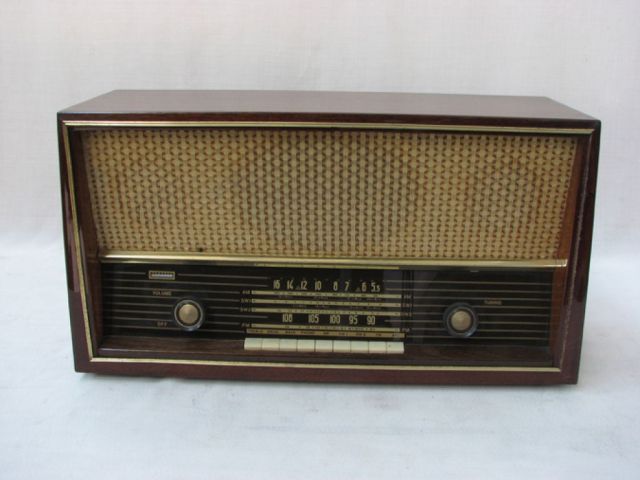 Radioricevitore supereterodina a valvole da tavolo – 2