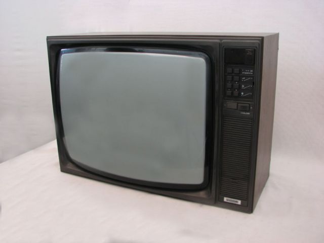 Televisore standard PAL 22 pollici