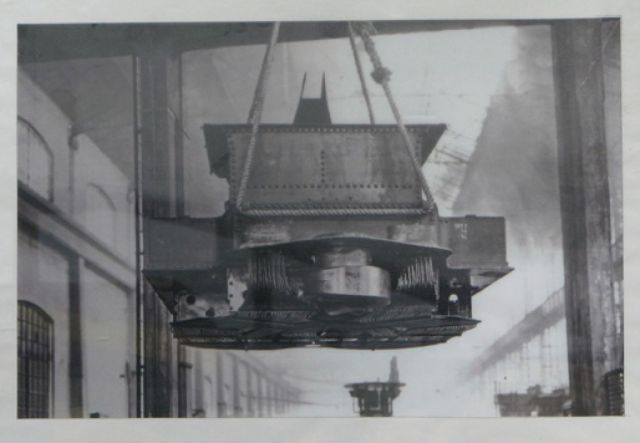 Fase di costruzione di una locomotiva elettrica – Foto storica