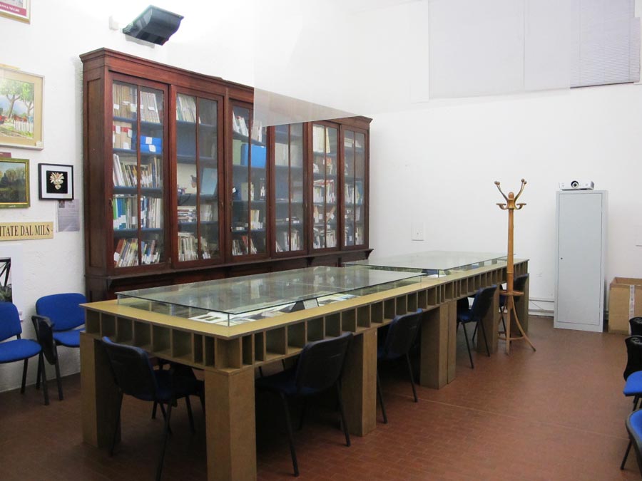 la biblioteca del MILS